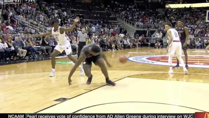 Watch: Duke Commit Zion Williamson Injures Thumb In McDonald's All-American Game