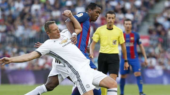 Kluivert lleva la 'manita' de Piqué a China