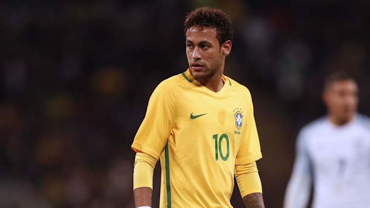 El curioso repaso de Neymar sobre las camisetas que vistió en su último anuncio