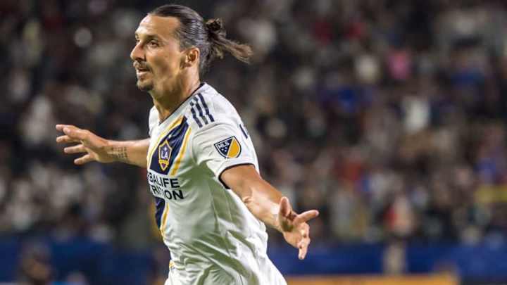 Zlatan Ibrahimovic da a conocer su equipo ideal de fútbol...¡En un papel!