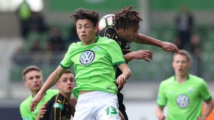 MERCADO | Chivas va por un "medio mexicano" del Wolfsburgo