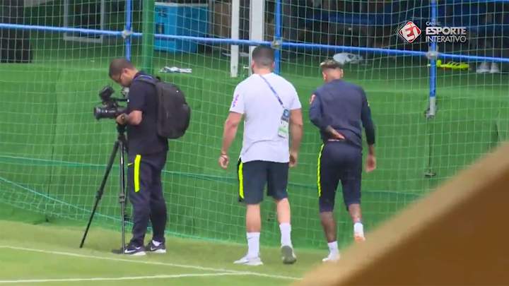 Neymar Leaves Practice With Ankle Injury, Expected To Train Before Costa Rica Match Neymar Leaves Practice With Ankle Injury, Expected To Train Before Costa Rica Match