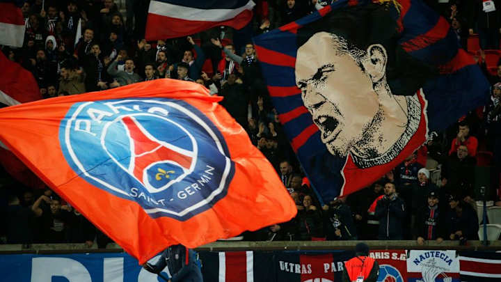 VÍDEO | Jugadores del PSG se reunieron con los ultras antes del partido contra el Madrid