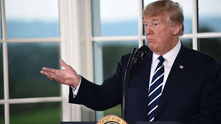 Donald Trump Lies in Tweets Bashing Players for Protesting During National Anthem