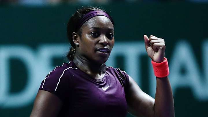 Stephens, Bertens Through to Semis at WTA Finals; Osaka Retires With Injury