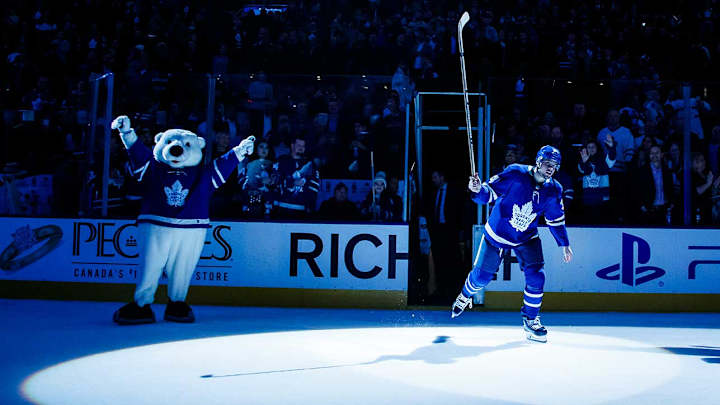 Auston Matthews Scores Twice in Return as Maple Leafs Top Sharks