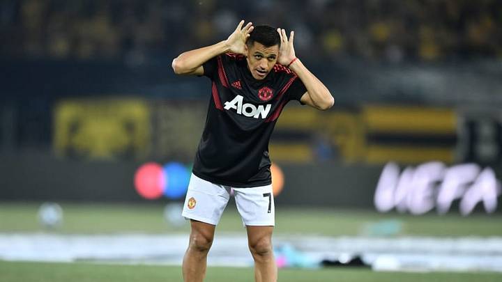Report Jumps to Wild Conclusion Over Alexis' Man Utd Future Following Omission for West Ham Loss