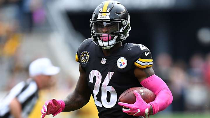 Could Steelers Franchise Tag Le'Veon Bell for a Third Time? Assessing His Future