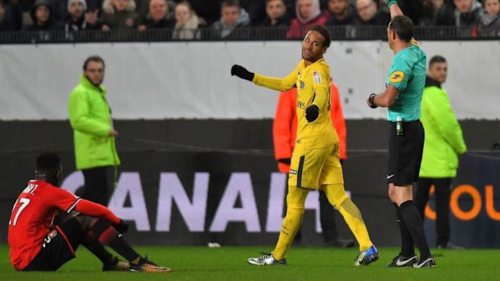 SE PASÓ DE LISTO | El feo gesto de Neymar con un rival en el suelo que indigna al mundo del fútbol
