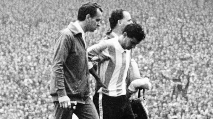 World Cup Countdown: 8 Days to Go - What if Antonio Rattín Hadn’t Been Sent Off?