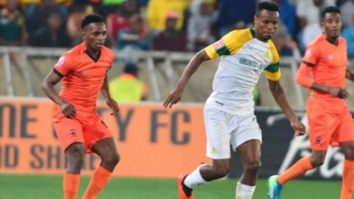 VÍDEO | Humilla a su rival, le hace comer el césped y se tiene que disculpar al terminar el partido