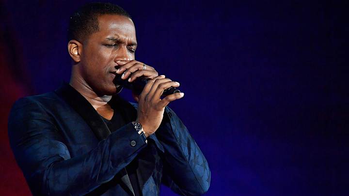 Watch: Leslie Odom Jr. performs “America the Beautiful” Before Super Bowl LII Watch: Leslie Odom Jr. performs “America the Beautiful” Before Super Bowl LII