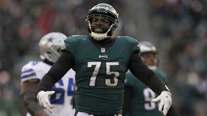Report: Buccaneers Sign DE Vinny Curry to Three-Year Deal
