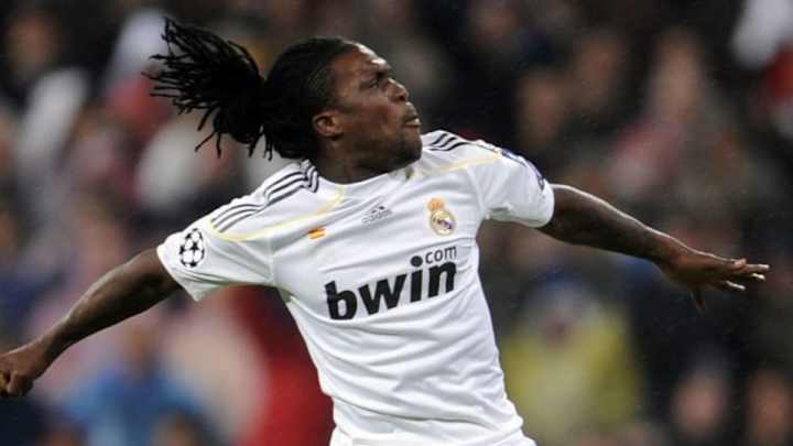 RIDÍCULO | Royston Drenthe confunde los himnos del Real Madrid y el Barça