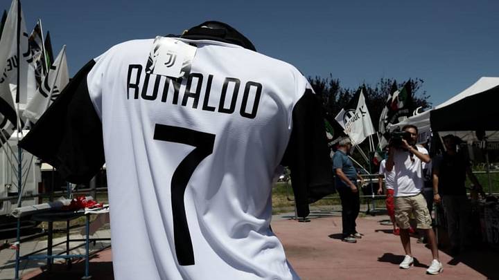 BOMBA | El Real Madrid habría retirado la camiseta de Cristiano de su tienda oficial BOMBA | El Real Madrid habría retirado la camiseta de Cristiano de su tienda oficial