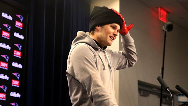 Report: Tom Brady Got Four Stitches in Injured Throwing Hand