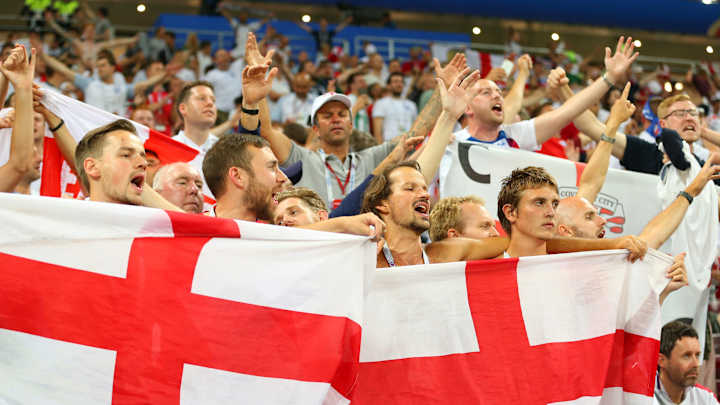 Thursday’s Hot Clicks: England Fans Stay After World Cup Defeat to Sing ‘Don’t Look Back in Anger’ Thursday’s Hot Clicks: England Fans Stay After World Cup Defeat to Sing ‘Don’t Look Back in Anger’