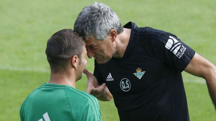 DOS GRANDES | El divertido trolleo entre Setién y Joaquín durante una entrevista DOS GRANDES | El divertido trolleo entre Setién y Joaquín durante una entrevista