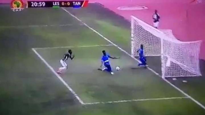 VIDEO | El error más absurdo de la historia del fútbol VIDEO | El error más absurdo de la historia del fútbol