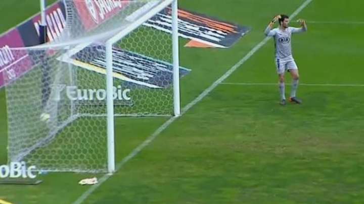 NO LO PODRÁS CREER | El insólito gol en contra que es viral en redes sociales