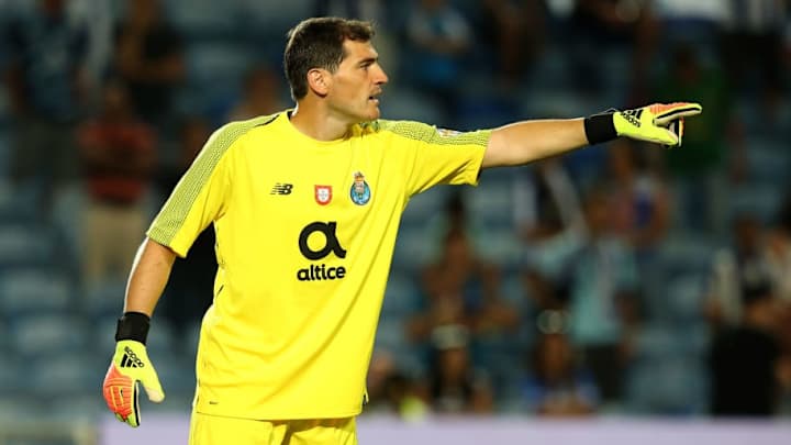 Casillas presume de sus cantadas vía Twitter, en defensa de los ataques a Karius