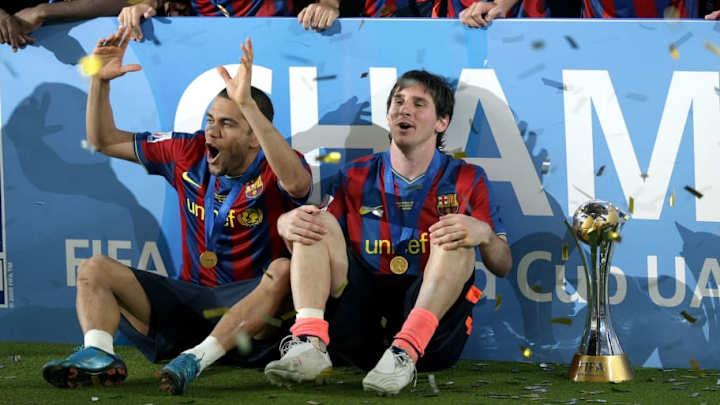 El mensaje de Dani Alves a Messi tras conseguir su 33º titulo