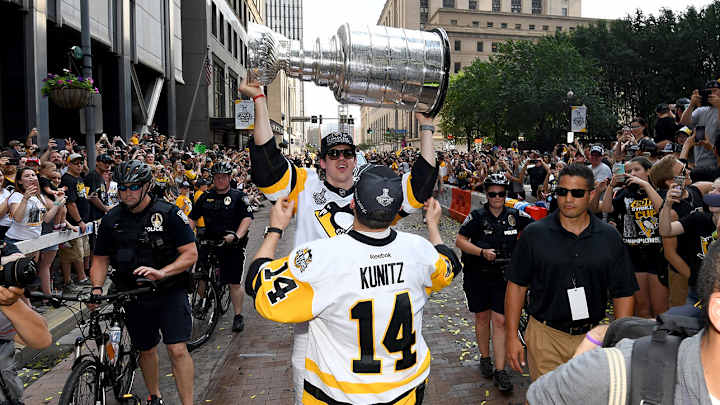 An estimated 650,000 fans attend parade for Penguins' Stanley Cup win