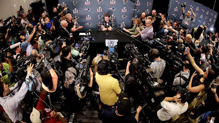 What's behind this low-energy Super Bowl week? Blame politics