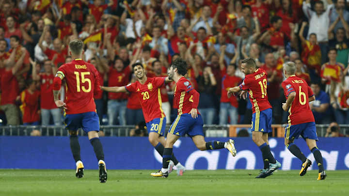 Spain Beats Italy 3-0 to Close in on World Cup Spain Beats Italy 3-0 to Close in on World Cup
