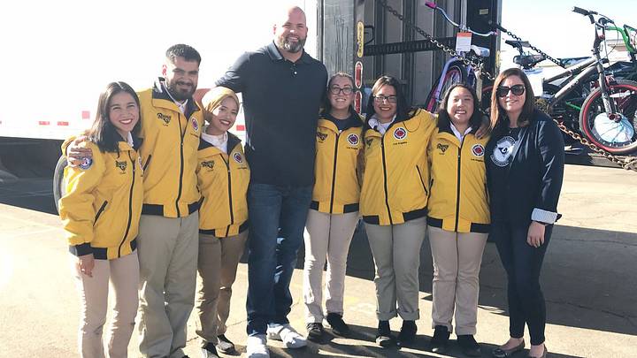 Rams’ Andrew Whitworth Bought Bikes for an Entire Elementary School