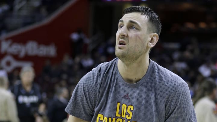Andrew Bogut sustains fractured left tibia in Cavaliers debut