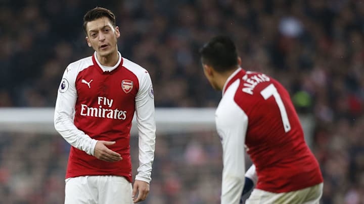 POLÉMICO | La leyenda de la Premier que criticó a Alexis y Ozil por su situación