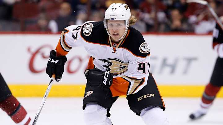 Ducks' Hampus Lindholm, Sami Vatanen out long-term for shoulder surgery