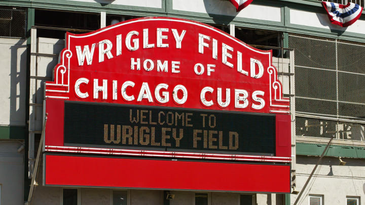 Cubs fan dies after falling over Wrigley Field railing Cubs fan dies after falling over Wrigley Field railing