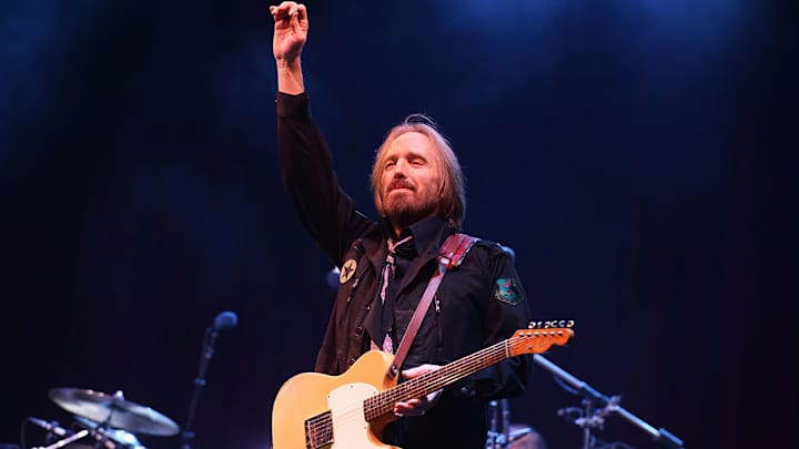 WATCH: Florida Fans Honor Gainesville Native Tom Petty By Singing 'I Won't Back Down'