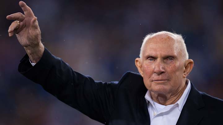 NFL Legend Y.A. Tittle Dies at Age 90