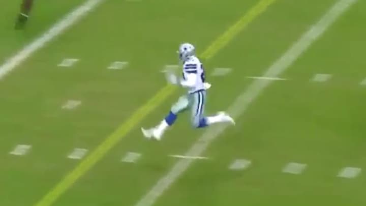VIDEO: Watch Ezekiel Elliott go Untouched for an Easy Score VIDEO: Watch Ezekiel Elliott go Untouched for an Easy Score