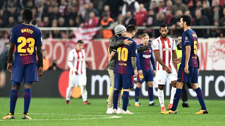 TREMENDO | El troleo del Olympiacos a los aficionados independentistas del FC Barcelona TREMENDO | El troleo del Olympiacos a los aficionados independentistas del FC Barcelona