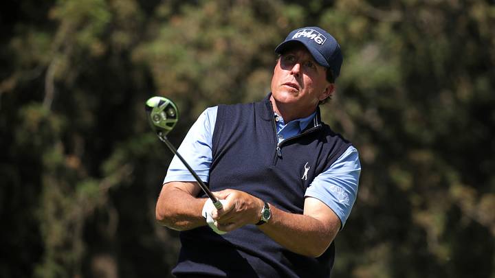 With caddie ailing, Mickelson turns to his brother