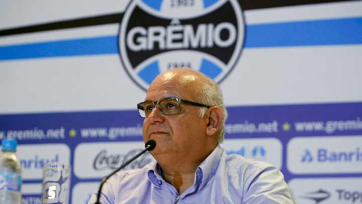 ESCÁNDALO | El Gremio planea denunciar al Barça ante la FIFA por la foto de Arthur vestido de culé