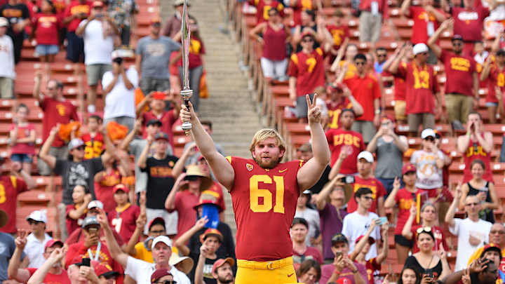 Pete Carroll ‘Couldn’t Stop Crying’ Watching Blind Long-Snapper Play For USC