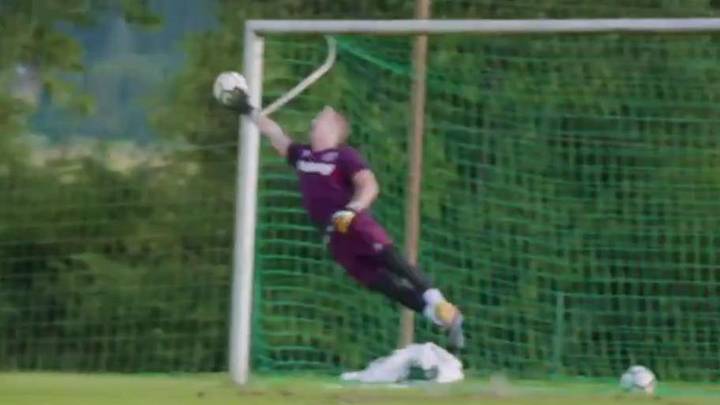 VIDEO: Zabaleta Welcomes Joe Hart to West Ham by Blasting Spectacular Volley Past Him in Training VIDEO: Zabaleta Welcomes Joe Hart to West Ham by Blasting Spectacular Volley Past Him in Training