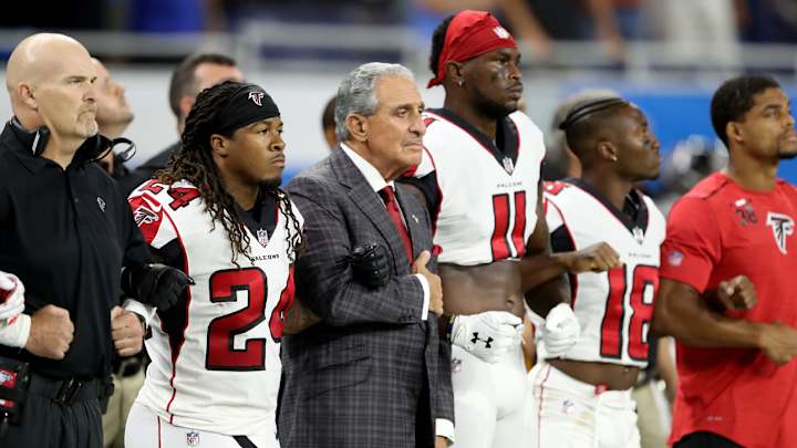 First and 10: NFL Owners Discuss Anthem Protests, Advertisers in NYC Meetings