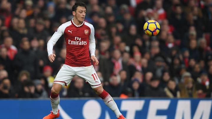 Ex Spurs Star Garth Crooks Claims Mesut Ozil Would Be More Appreciated at Tottenham