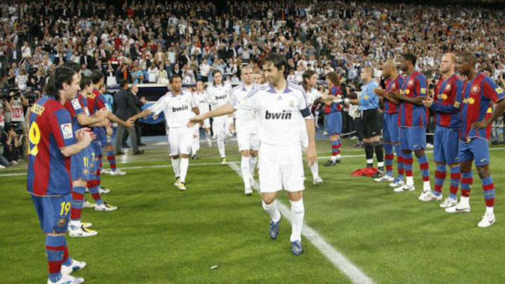 El día que el Barça hizo pasillo a un rival sin jugar la competición