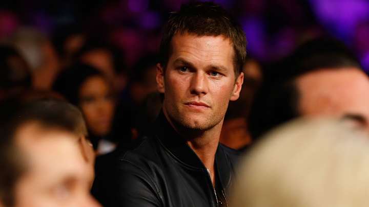 Floyd Mayweather Says Tom Brady Texted Him Ahead of Conor McGregor Fight