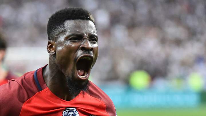 PSG Star Serge Aurier's Twitter Hints at Imminent Move Ahead of Proposed Spurs Switch
