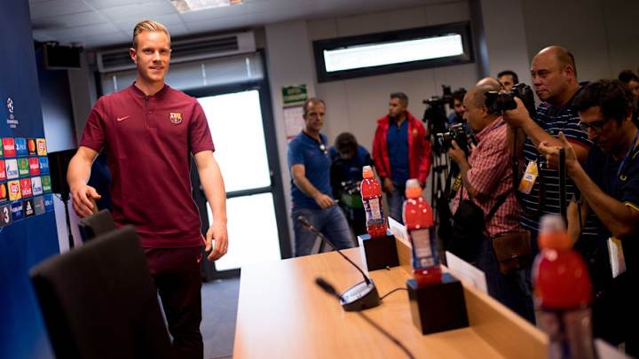 TER STEGEN RESPONDE | El mejor en FIFA 18, el planeta de Messi, la pizza con piña...