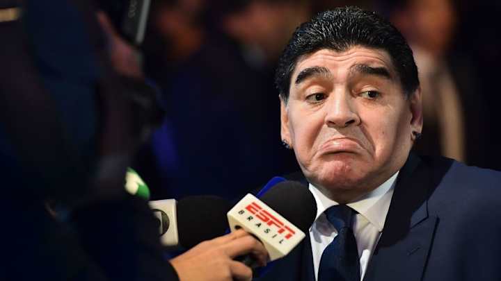 El increible consejo de Diego Maradona para el delantero del momento en la entrega de "The Best"