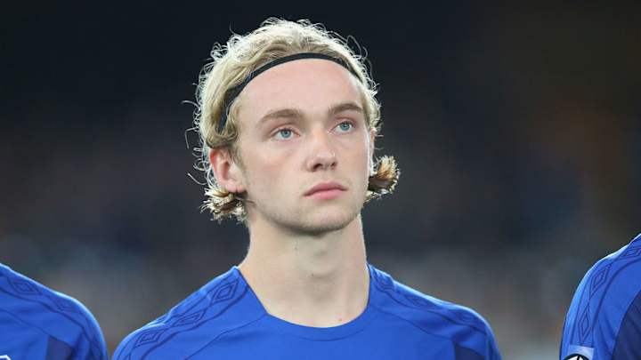 Everton Midfielder Tom Davies Praises Influence of 'Unbelievable' Wayne Rooney